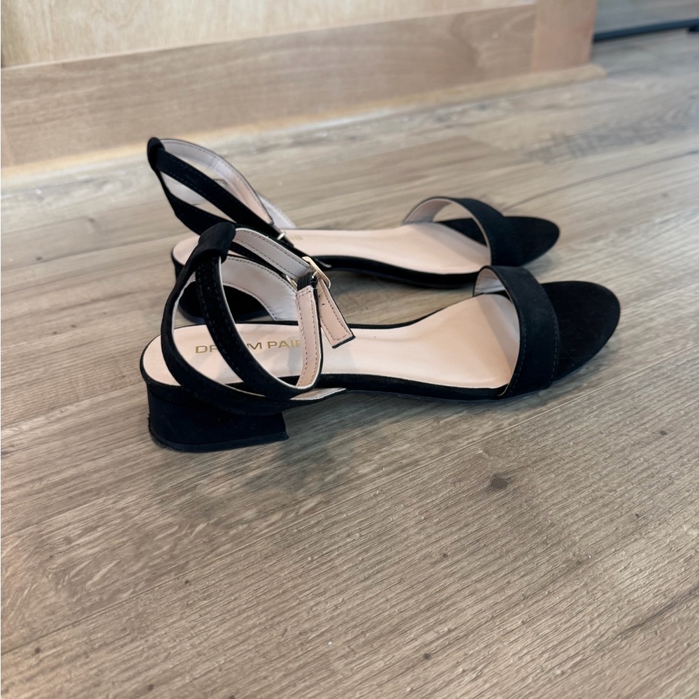 Dream Pairs Women's Black and Cream Sandals